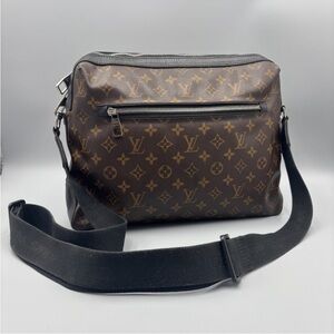 LV MACASSAR MESSENGER MONOGRAM